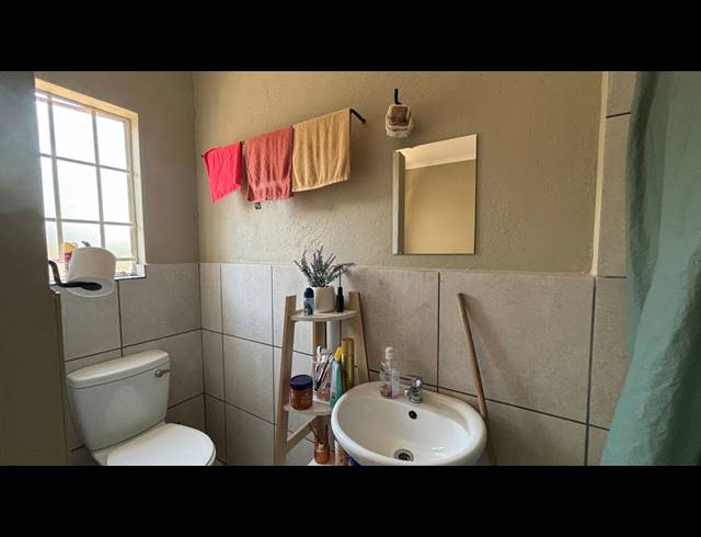 2 BEDROOM APARTMENT TO LET IN WEST ACRES